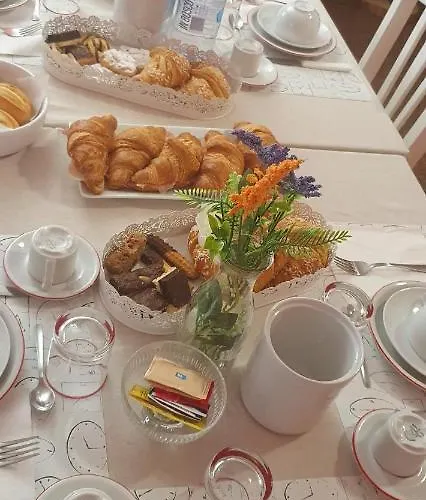 Ferrari Oriella Bed & Breakfast Solignano Nuovo